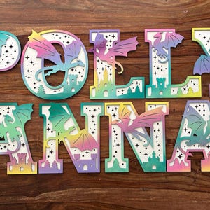 Letrero con nombre de dragones y castillos / Letras infantiles con temática de dragones y castillos / Letras del alfabeto / Letrero de pared para habitación infantil