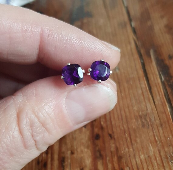 Genuine amethyst stud earrings deals