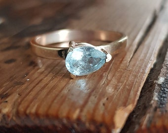 Aquamarine ring. Gold & aquamarine engagement ring.  Solitaire ring. Handmade engagement ring. Pear cut aquamarine ring.