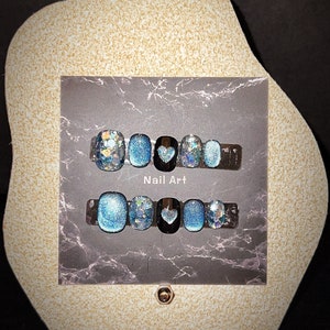 Cat Eye Nail Art - Sequin Cat Eye Short Nail with Heart (blue)