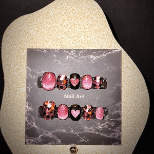 Cat Eye Nail Art - Sequin Cat Eye Short Nail with Heart (pink)
