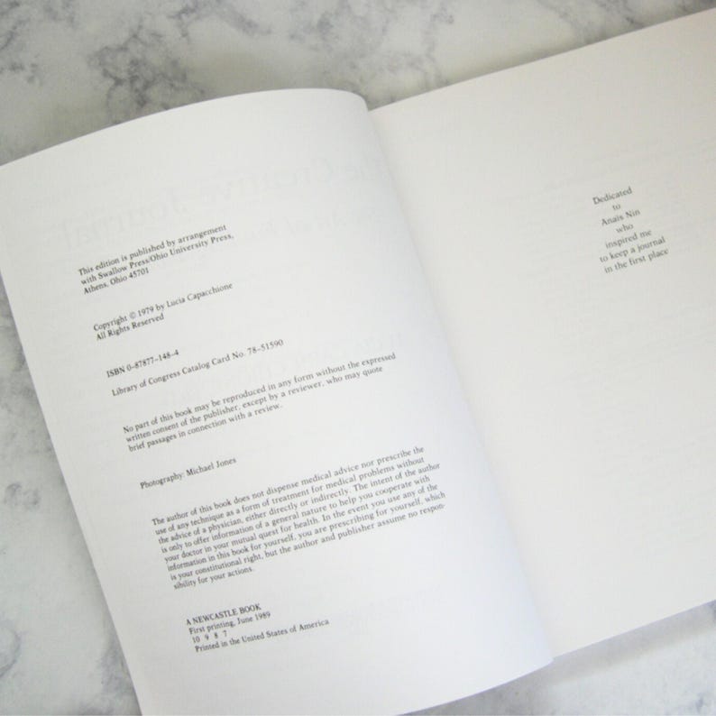 Peut inclure: Un livre avec une couverture blanche et du texte noir. Le titre du livre est "A New Castle Book". Les informations de copyright sont indiqu&eacute;es sur la page, y compris l'ann&eacute;e 1979 et le nom de l'auteur, Lucia Capacchione.