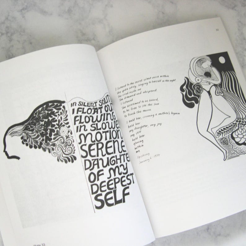 Peut inclure: Illustration en noir et blanc d'une t&ecirc;te de femme avec des cheveux flottants et le texte "In silent solitude I float out flowing in slow motion serene daughter of my deepest self".