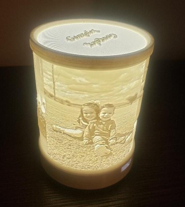 Lampe en lithophane imprimée en 3D sur mesure/personnalisée MemoryGlow pour des cadeaux uniques, pour les mariages, les anniversaires et les commémorations