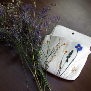 Handmade Porcelain Wall Pocket Vase with Wildflower & Gold Detailing – Ceramic Wall Planter
