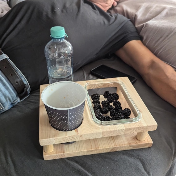 Vassoio Legno,Pratico Vassoio da Divano con Ciotole per Snack,Vassoio da Portata,Contenitore per Snack da Divano per il divano del soggiorno, il giardino, il campeggio