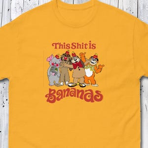 This Shit Is Bananas バナナスプリットの面白いグラフィックロゴギフトTシャツ。彼または彼女、お母さん、お父さん、妹、彼氏へのギフトTシャツ。