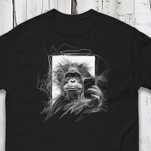 Funny Monkey Selfie T-Shirt Gift for Her Monkey Lover Shirt Graphic Joke Top Birthday Gift Idea for Him Father&#39;s Day Present Cheeky Shirt