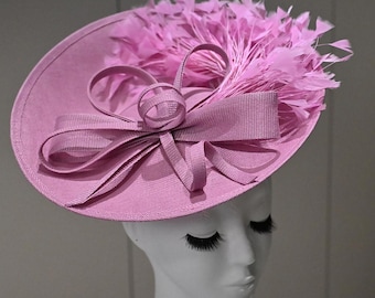 Sombrero tocado de plumas rosas, ideal para bodas, carreras de caballos, Ascot y Kentucky. Incluye diadema.