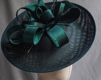 Damen Fascinator Mit Federn & Netz – Haarband Oder Haarspange, Für Hochzeit & Derby