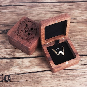 Boîte à bijoux en bois gravée - cadeau personnalisé pour elle - souvenir pour colliers, pendentifs - anniversaire, demoiselle d'honneur, mariage, rangement de bijoux