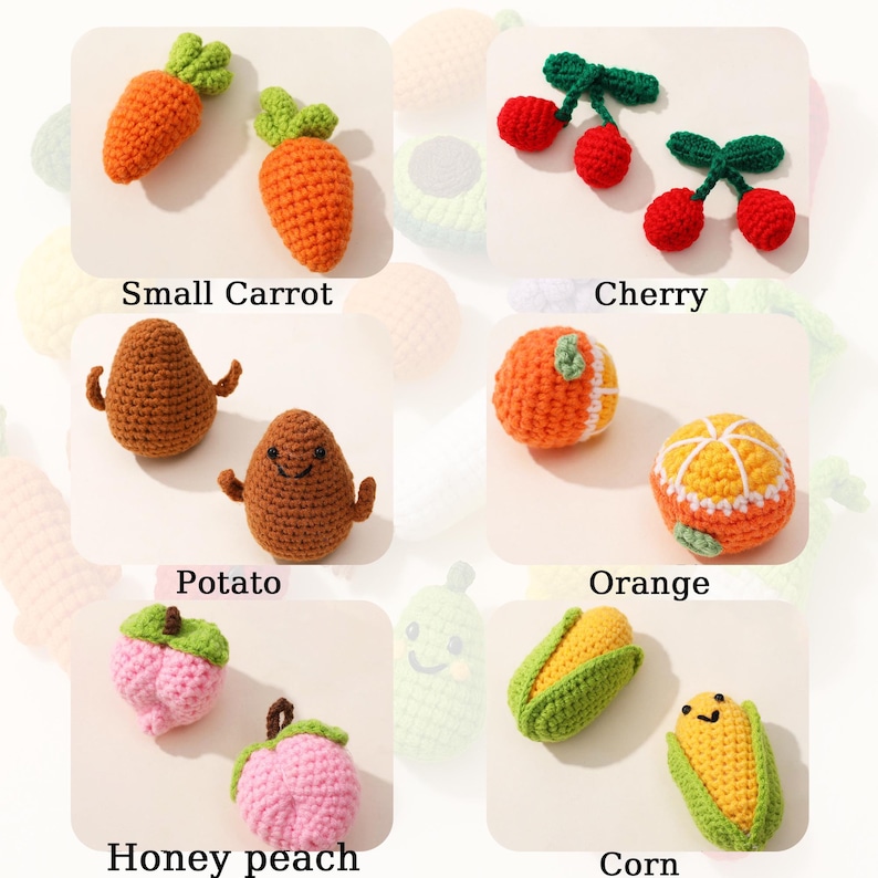 Peut inclure: Jouets en crochet en forme d'aliments, dont une petite carotte, une cerise, une pomme de terre, une orange, une p&ecirc;che et du ma&iuml;s. Les jouets sont faits de fil color&eacute; et ont des d&eacute;tails r&eacute;alistes.