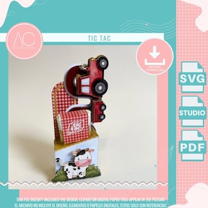 Puede incluir: Un tractor artesanal rojo y blanco con el tema del tic-tac-toe. El diseño incluye una vaca, un patrón de cuadros y las palabras "TIC TAC" y "Descarga instantánea". La imagen también muestra iconos de tipo de archivo para SVG, STUDIO y PDF.