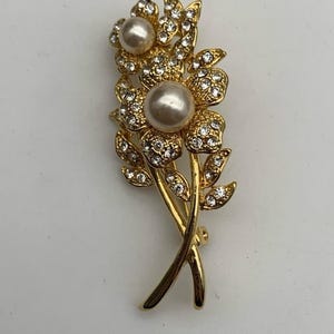 Vintage Gold Tone Faux Pearls And Rhinestones Flower Brooch