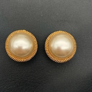Vintage Erwin Pearl Textured Gold tone and Large Faux Pearl Clip-On Earrings