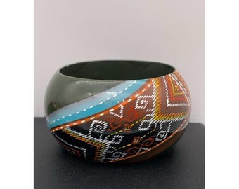 Bracciale vintage in legno massiccio dipinto a mano, stile boho-southwest.