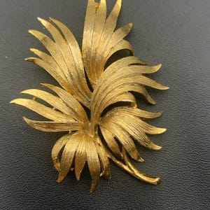 Vintage Leaves Gold Tone Brooch