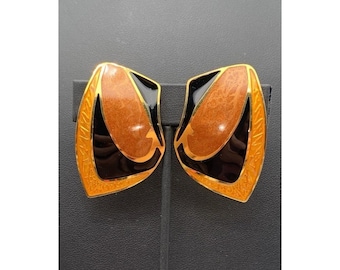 Vintage Berebi grote maar lichtgouden toon en email statement clipoorbellen