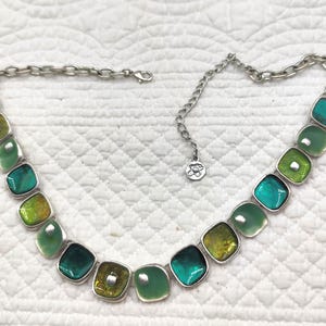 Collana in ceramica e cristallo Ikita: gioielli di design francese