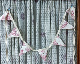 Toile de Jouy Rood- Franse pastorale scène - Bunting - 2 meter lengte - 7 vlaggen - Party Bunting - Handgemaakt