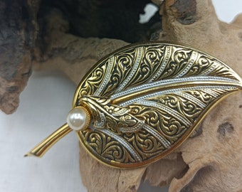 Damascene  Leaf Design with Faux Pearl -Vintage Brooch - Toledo - Spain