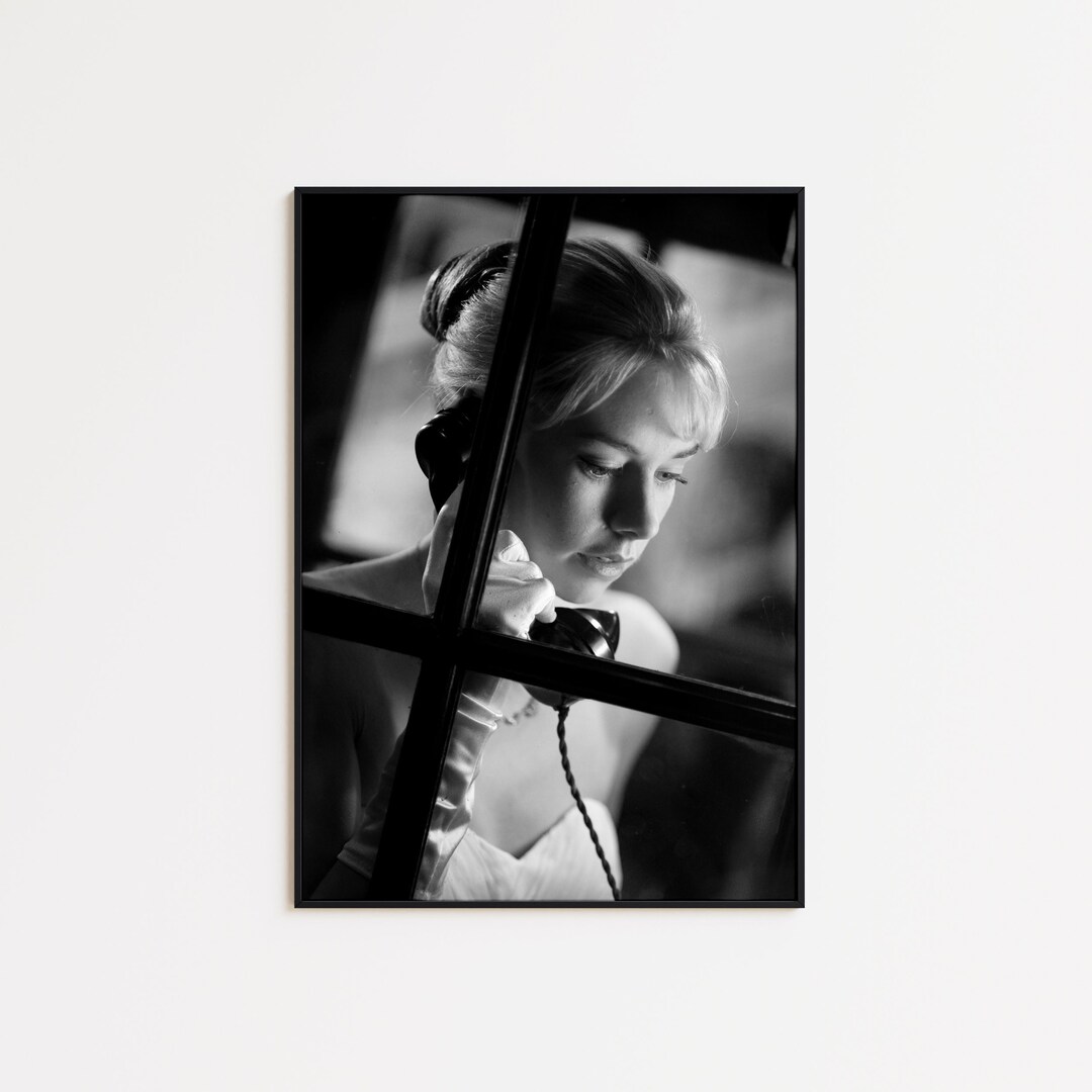 Vanessa Nuala Kirby Print, Vanessa Kirby Poster, Black and White Wall Art, Vintage Wall Art