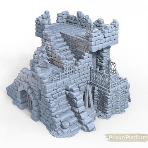 Könnte beinhalten: Graue Stein-Gefängnisplattform mit detailliertem Design. Die Plattform verfügt über Treppen, einen Balkon und eine kleine Figur. Der Text "Prison Platform" ist unten sichtbar. Geeignet für Tabletop-Spiele.
