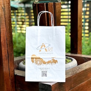 Logotipo personalizado sacos de papel kraft sacos de presente sacos de compras com alça saco de mercadorias de roupas boutique saco de varejo festa de casamento saco reciclável