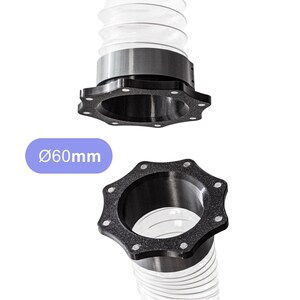 Pode incluir: Duas mangueiras flexíveis e transparentes, cada uma com um conector preto em forma de estrela com seis pequenos detalhes circulares prateados. Uma etiqueta retangular roxa exibe o texto Ø60mm, indicando o diâmetro dos conectores.