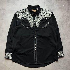 Vintage Scully Herr XL Westernskjorta Svart Blommig Broderad Pärlknapp Cowboy P-634, Sällsynt Country Rockabilly Rodeoskjorta, Herrstorlek XL