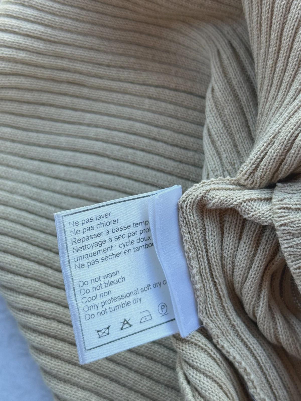 Chanel Vintage Ribber V-neck Beige Tank Top Women's Size 38 RARE
