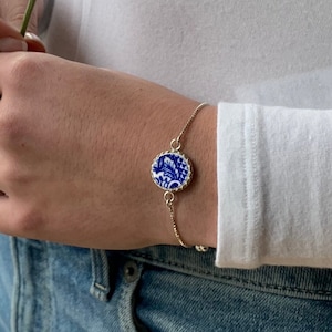 Blue Willow, Dainty Adjustable Bolo Bracelet, Unique Gifts for Women, Willow Ware Broken China Jewelry, Blue Willow China Bracelet