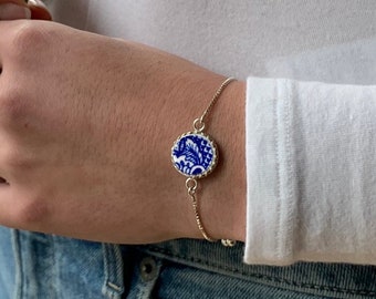 Blue Willow, Dainty Adjustable Bolo Bracelet, Unique Gifts for Women, Willow Ware Broken China Jewelry, Blue Willow China Bracelet