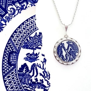 Vintage Blaue Willow Kristall Halskette, Gebrochener Porzellan Schmuck, Einzigartige Jahrestag Geschenke für Frau, Willow Ware, Geschenke für Frauen