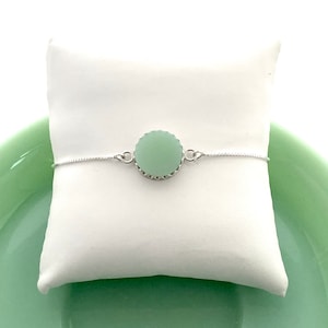 Bransoletka z jadeitu Fire King, delikatna bransoletka Bolo, biżuteria z potłuczonej porcelany, biżuteria Jadeite Junkies, biżuteria dla kolekcjonerów jadeitu