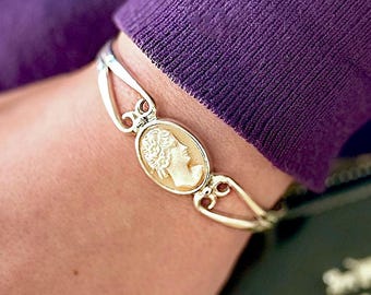 JP741 ヴィンテージシルバートーンと大きなフェイクカメオブレスレット