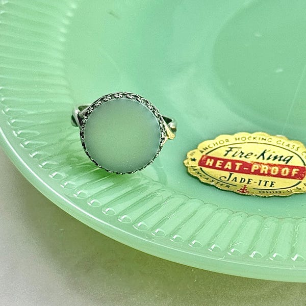 Bague roi du feu en jadéite, assiette en jadéite verte vintage, accros à la jadéite, cadeaux bijoux en verre dépression pour femme