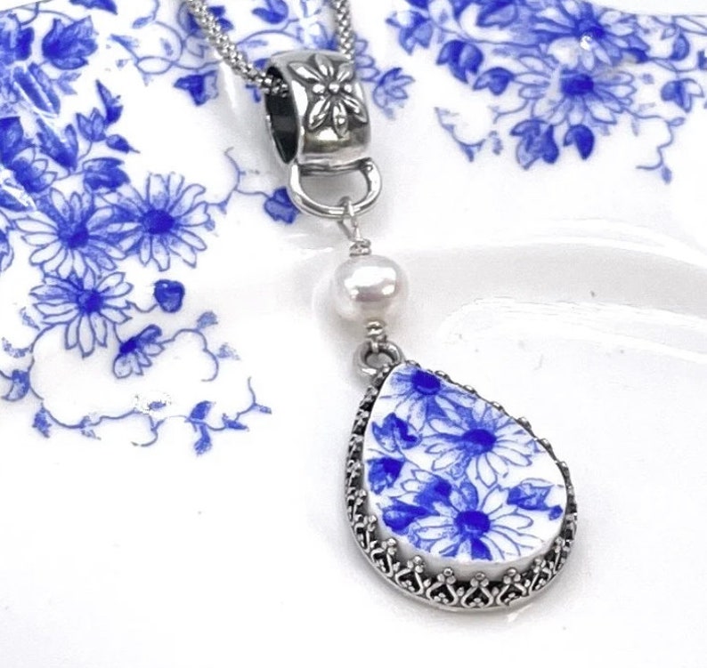 Blue and White Broken China Jewelry, 20th Anniversary Gift for Wife, Daisy Flower Necklace, Unique Gifts for Women image 3