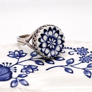 Vintage porseleinen ring blauwe ui, verstelbare sterlingzilveren ring, blauwe en witte bloem gebroken porseleinen sieraden, unieke cadeaus voor vrouwen