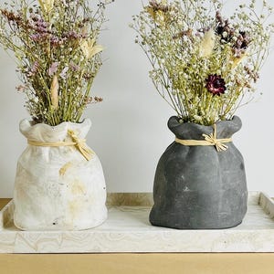 minimalist concrete vase,vase for flowers,watertight concrete vase,handmade concrete planter,cement vase,pot for buds,concrete vessel