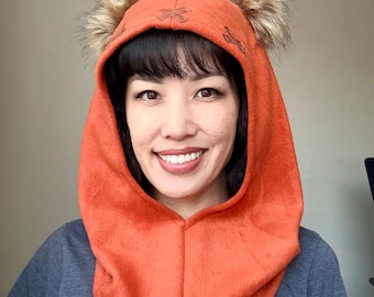イウォークのフード。フリース、オレンジブラウン