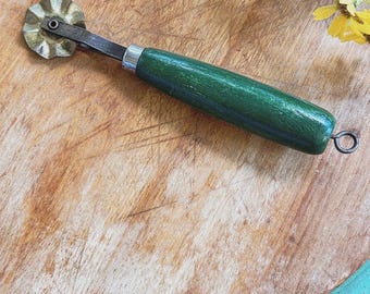 Antique Green Wooden Metal Pie Crimper, Primitive Dough Cutter, Farmhouse Baking Kitchenware