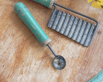 Antique Green Wood Handle Melon Baller & Crinkle Cutter – Farmhouse Kitchen Decor
