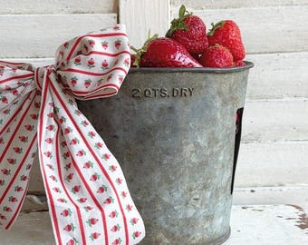 Vintage Glavanized 2 Quart Dry Measure Berry Bucket Farmhouse Decor