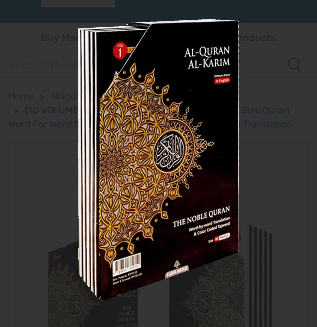 Das Heilig Al Koran Mit Geschrieben Arabisch Kalligraphie Bedeutung Von Al Koran Und Rosenkranz Perlen Oder Tasbih Auf Weiss Hintergrund Mit Kopieren Raum Foto