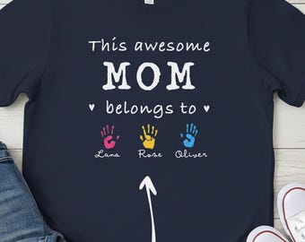 息子の名前入りママTシャツ、この素敵なママは〇〇のものです、誕生日用のカスタムママTシャツ、母の日の衣装、ママの誕生日プレゼント