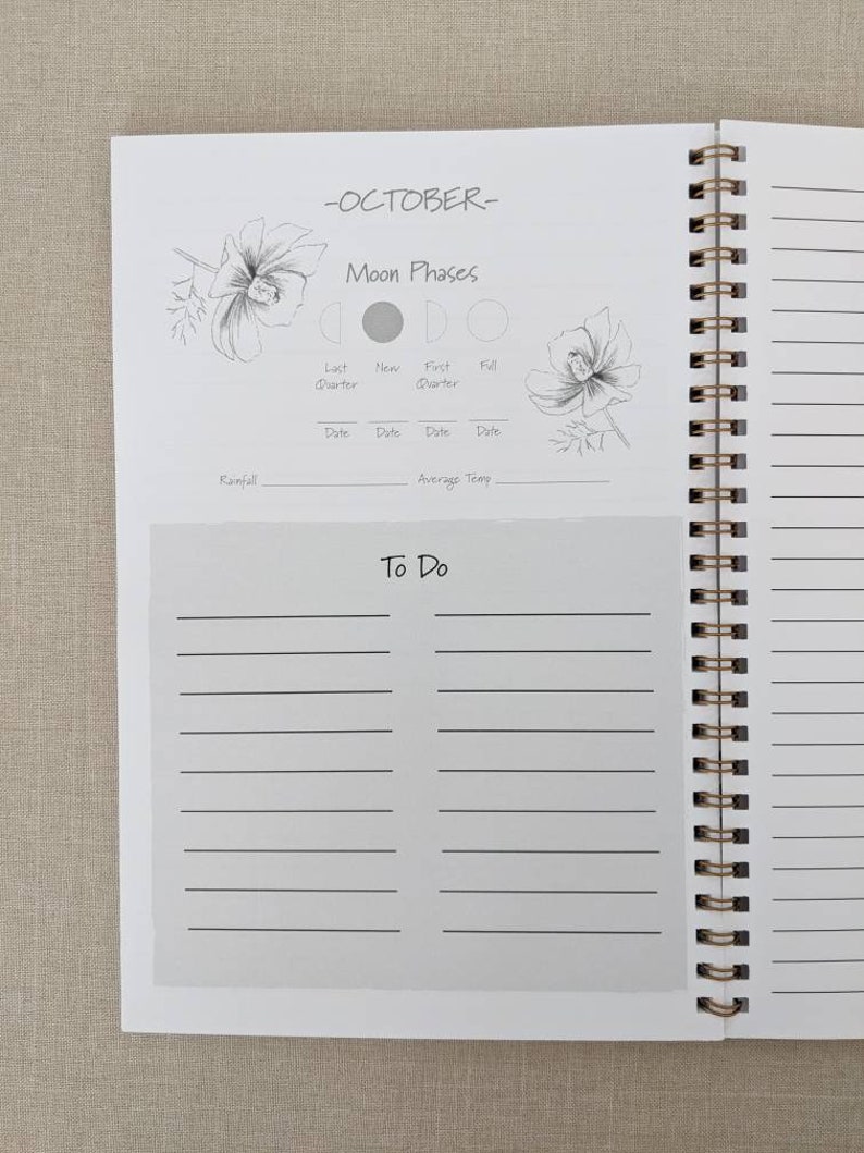 Pode incluir: Uma p&aacute;gina de planejador branca com o t&iacute;tulo "Outubro" e uma se&ccedil;&atilde;o para acompanhar as fases da lua. A p&aacute;gina inclui ilustra&ccedil;&otilde;es de flores e as diferentes fases da lua. H&aacute; tamb&eacute;m uma se&ccedil;&atilde;o para acompanhar a precipita&ccedil;&atilde;o e a temperatura m&eacute;dia. A p&aacute;gina tem uma lista de "coisas para fazer" com linhas para escrever.