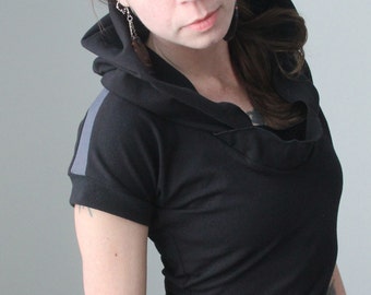 hooded tunic top with short sleeves/Black with Cement grey shoulder detail