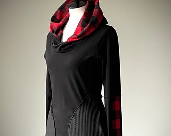 extra long sleeved hooded top with pockets/black with red checkered plaid