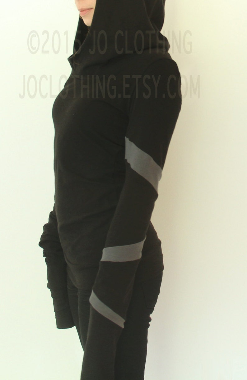 hooded top with extra long sleeves Black with Cement Grey spiraling stripe details